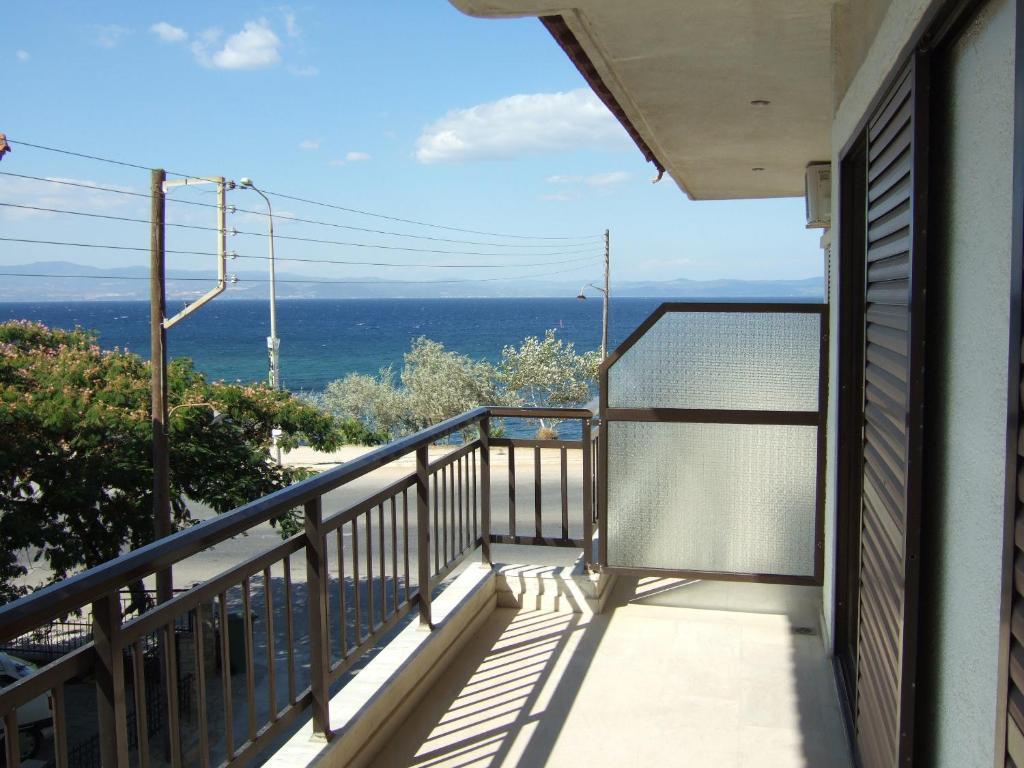 Kiwi Apartments Nea Fokea Exterior photo