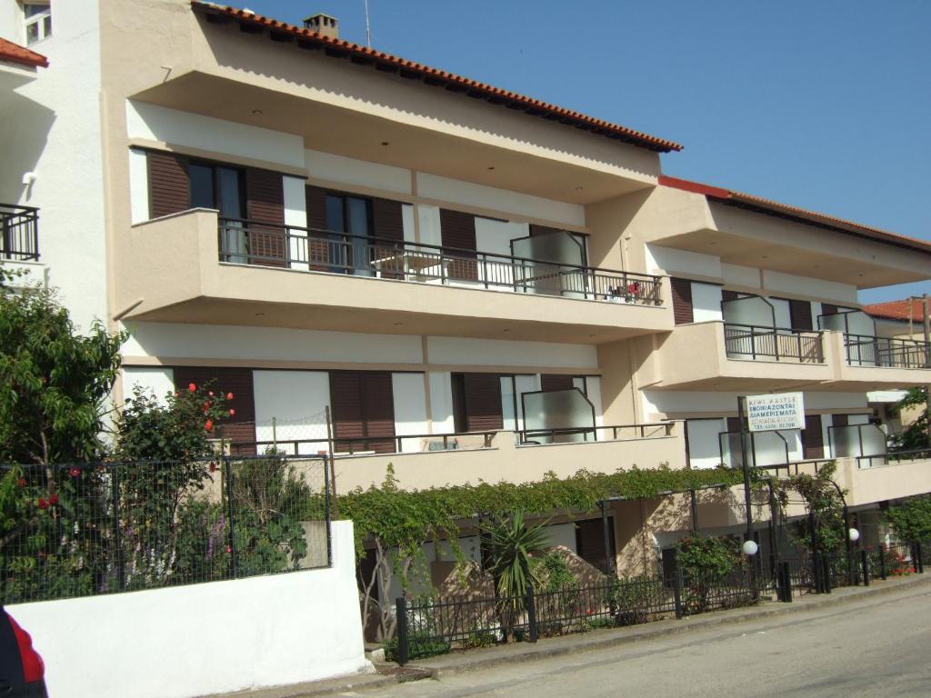 Kiwi Apartments Nea Fokea Exterior photo