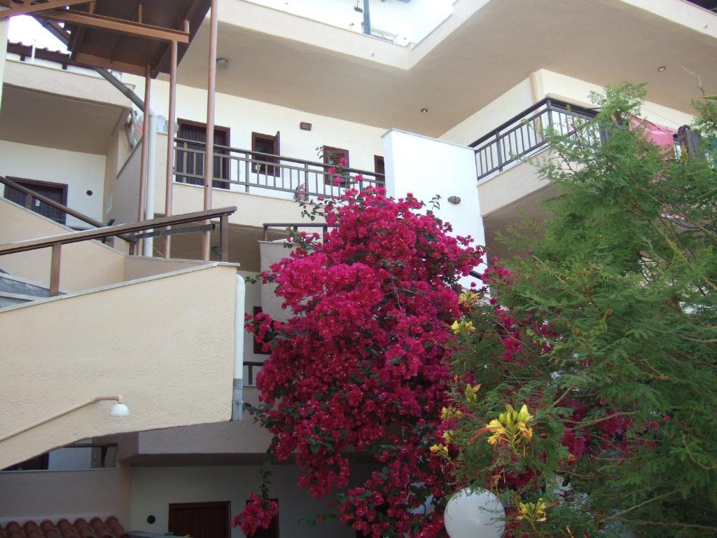 Kiwi Apartments Nea Fokea Exterior photo